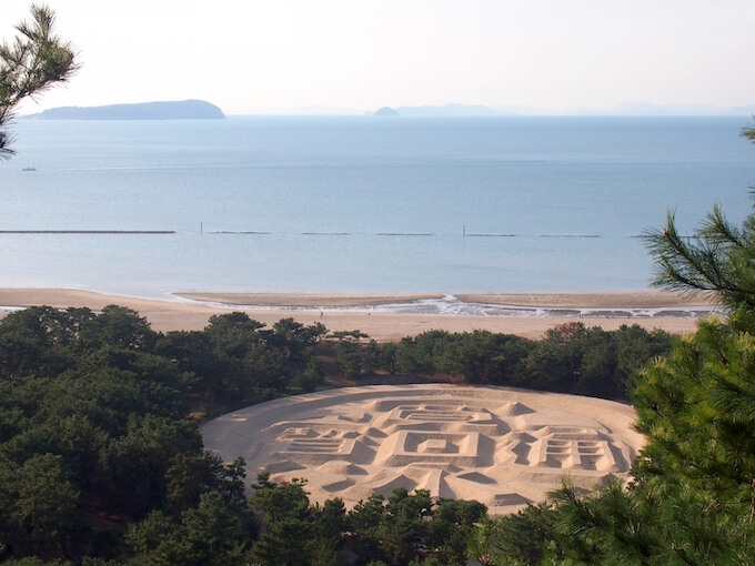 香川県にある寛永通寶の砂絵